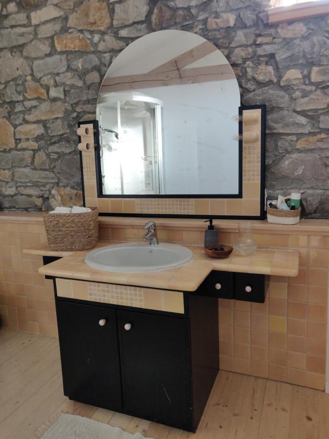 Small House In Vipava Valley Ngoại thất bức ảnh