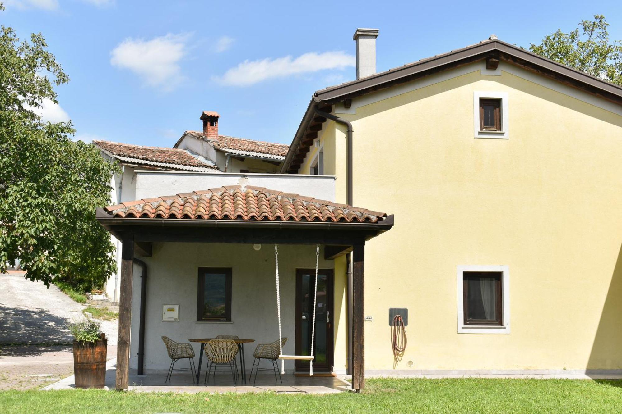 Small House In Vipava Valley Ngoại thất bức ảnh